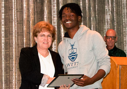 Prof Maryna Steyn awards Vaughan Perry at the Anatomical Society of Southern Africa Conference, April 2017